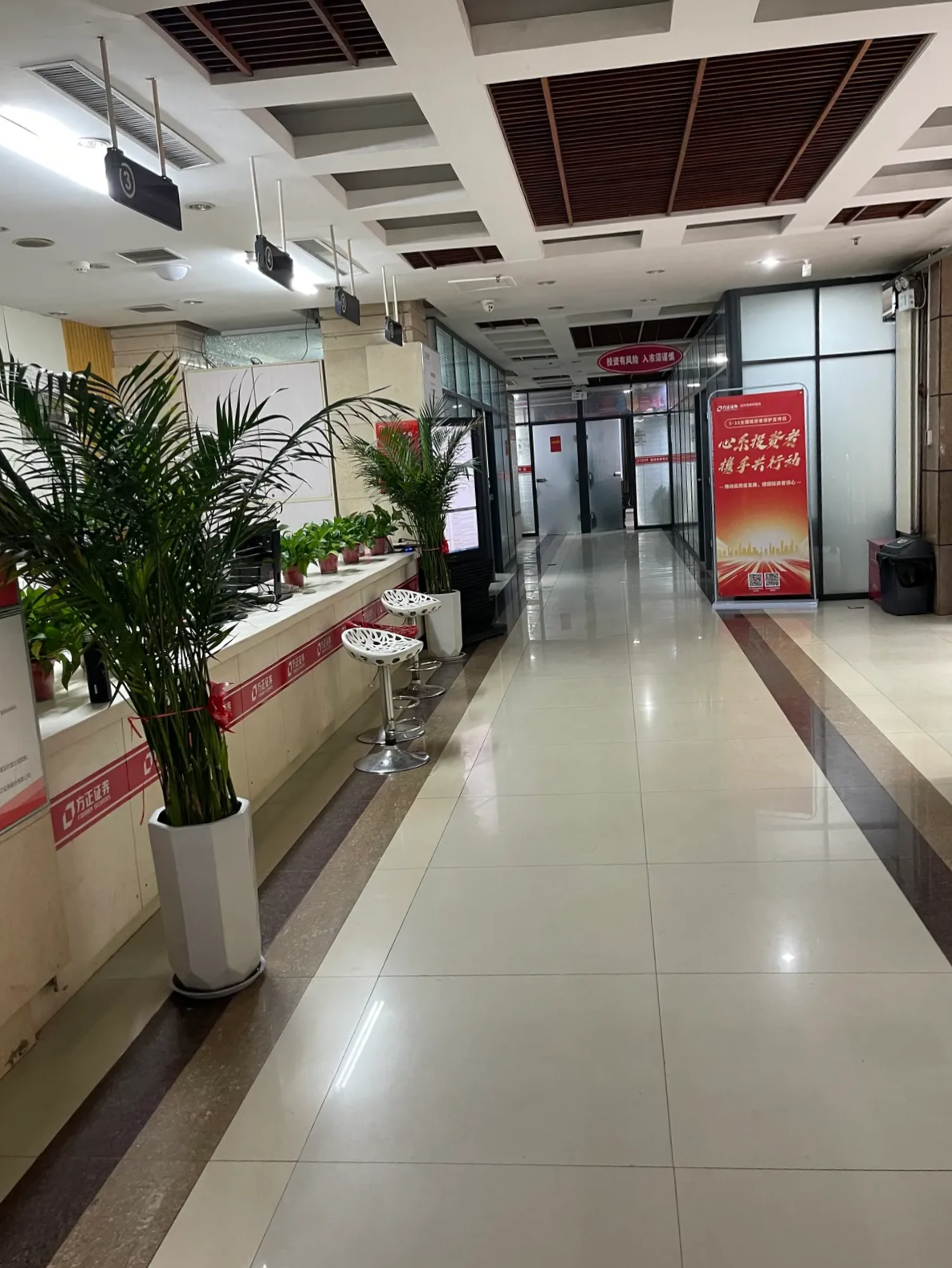 炒股证券公司(炒股证券公司会收取哪些费用)